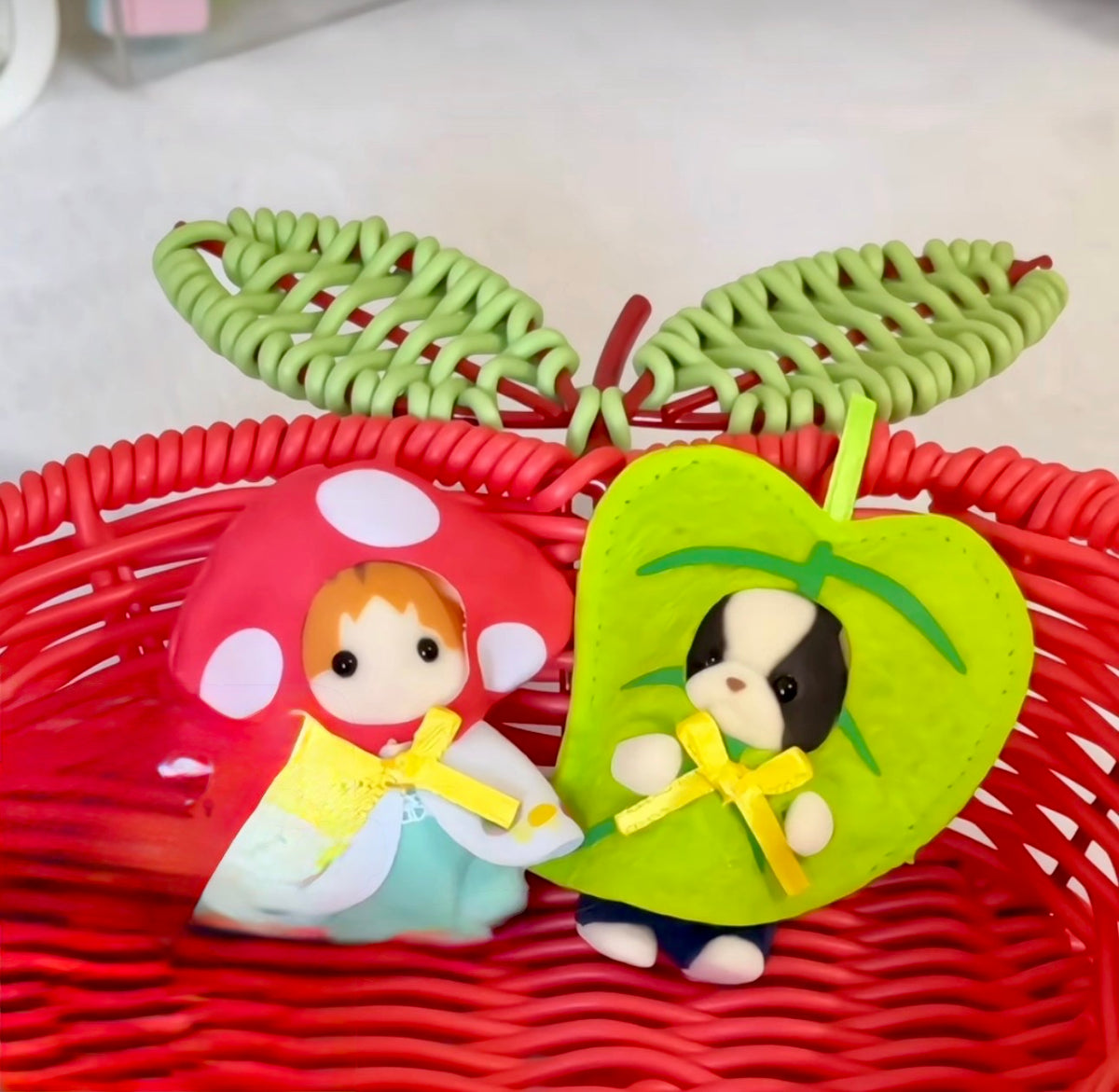 Sylvanian Families: Baby Pair Set (Mushroom & Leaf) - 2023 "Secret Forest"